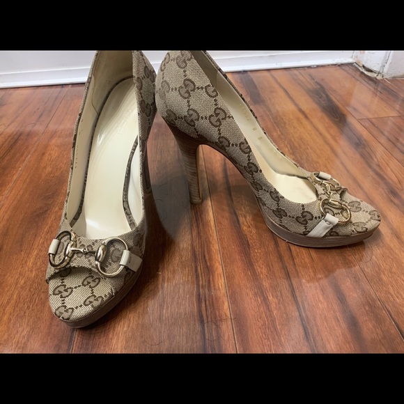 🚫SOLD🚫Gucci Monogram Horsebit Peep Toe Pumps - Picture 10 of 15